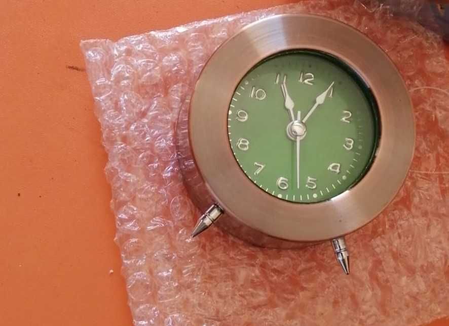 small alarm clock64738260557314120