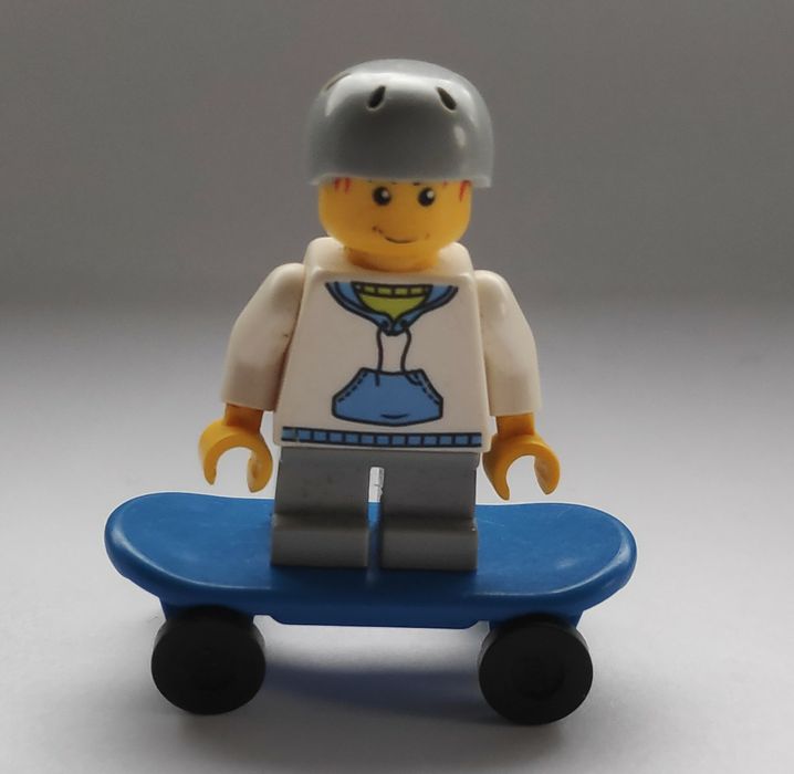LEGO City Minifigurka cty0285 chłopiec na dyskorolce