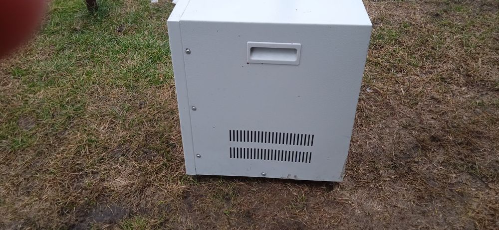 Продам однофазний стабілізатор IEK CHN1-10