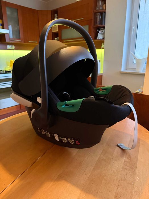 Fotelik samochodowy dla niemowląt Cybex Aton B2 i-Size z bazą One