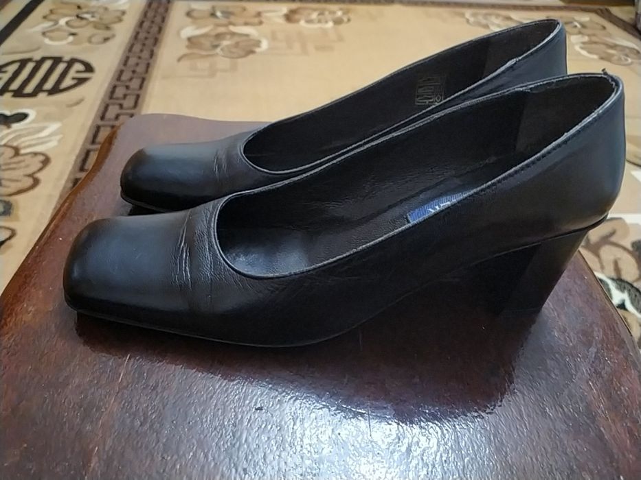 Шкіряні жіночі туфлі