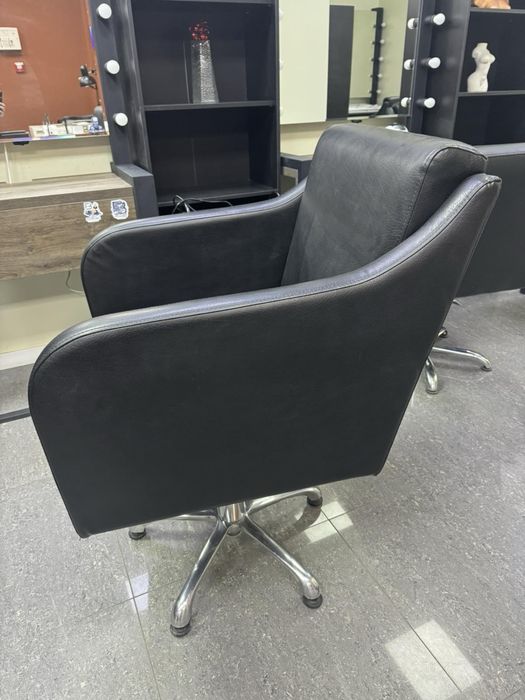 Продам кресло гидравлика зеркала с лампочками