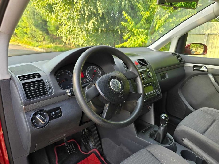 Продам Volkswagen Touran 2003. Можна в розстрочку, під викуп.