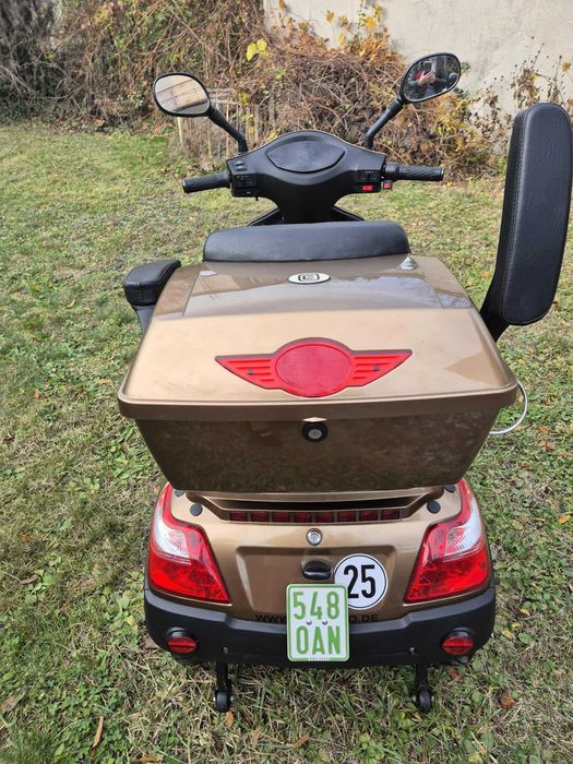 Trzykołowy skuter dla seniora