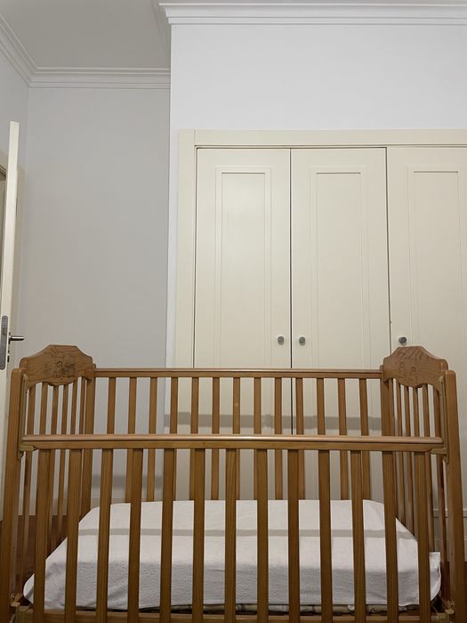 Berço de bebé em madeira + colchão