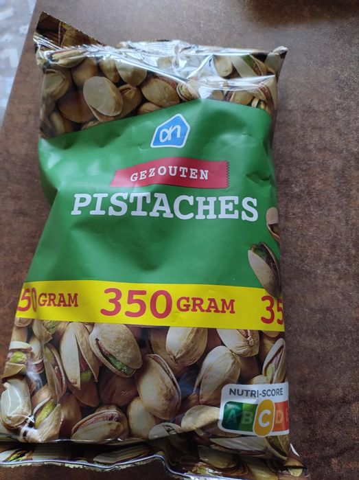 Голландский сыр,  шоколад, латте, оливковое масло