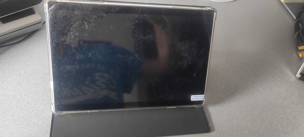 Tablet 10,1" c/ capa e caixa original - avariado p/ peças