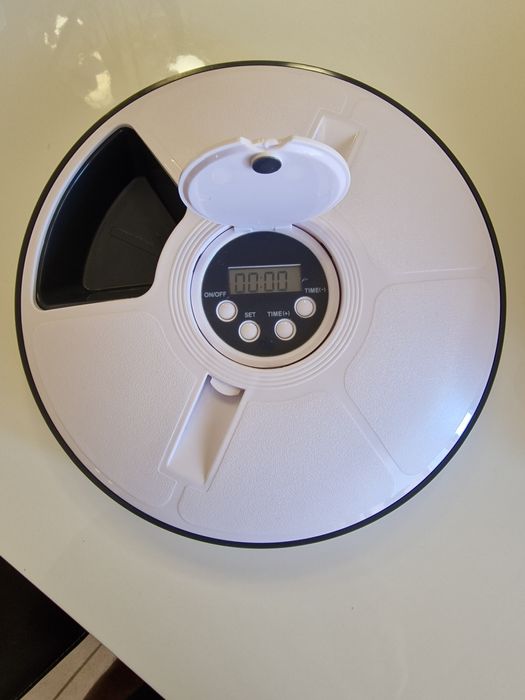 Comedor automático para cães e gatos