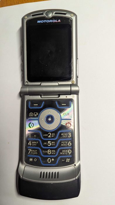 Motorola MOTO v3c x Sony Ericsson | toy play