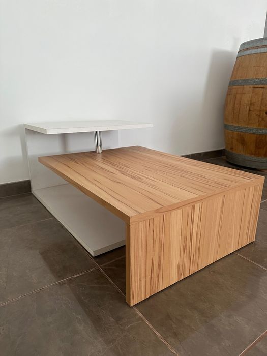 Coffee Table in Very Good Condition64752410311042121