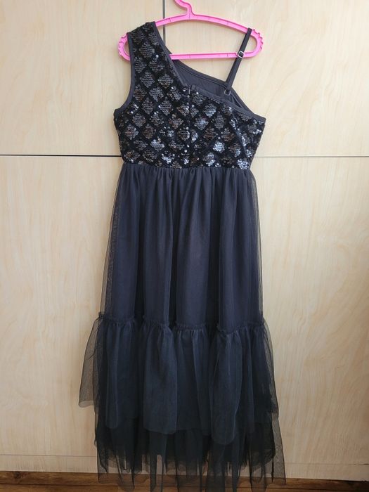 Нарядне плаття shein на 8 років
Пог 35. Довжина 112. Стан відмінний