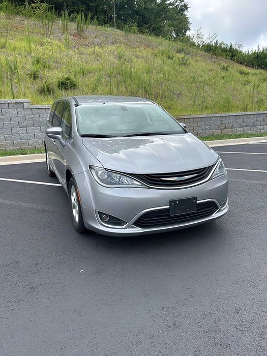 Chrysler Pacifica hyb      2018