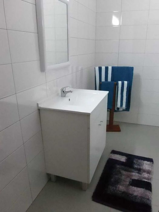 Aluga-se quarto a estudantes e/ou professores em Peniche