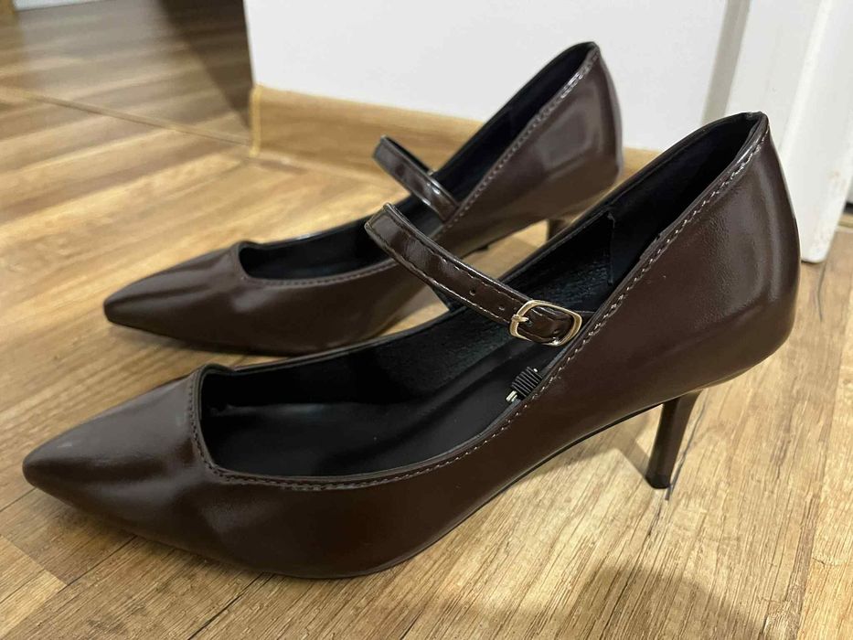 Buty damskie na obcasie