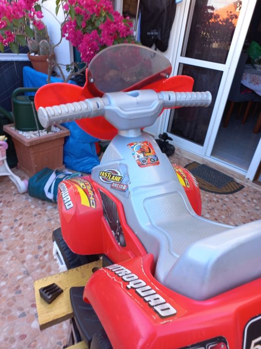 Moto eléctrica para criança