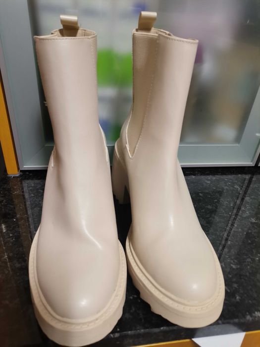 Botas beges Stradivarius NR 40