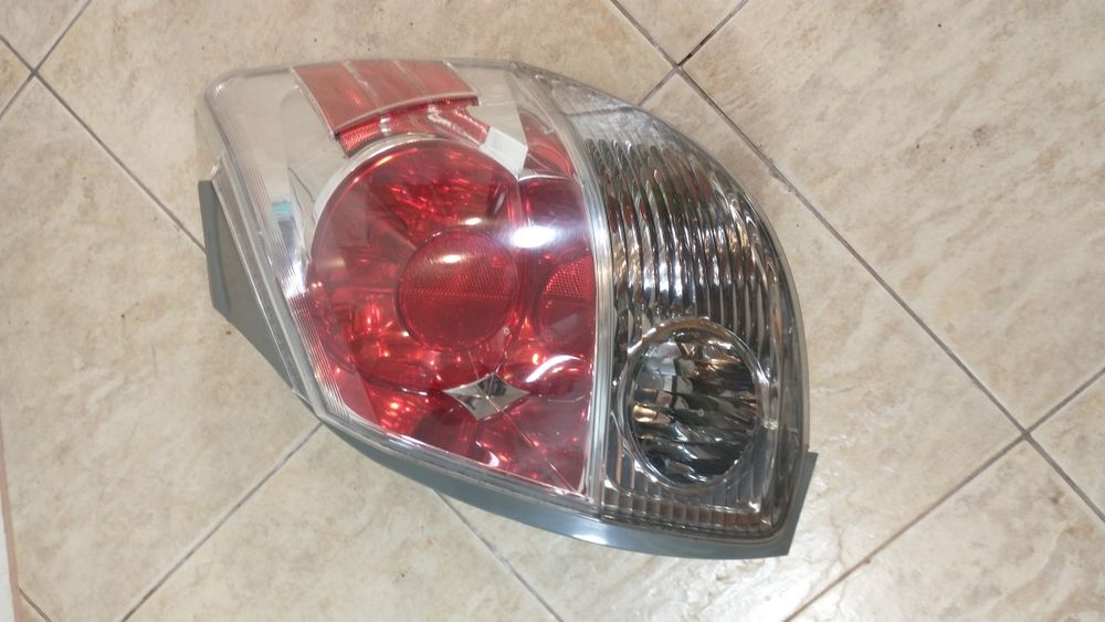 Toyota Matrix lampa prawa tył XR wysyłka