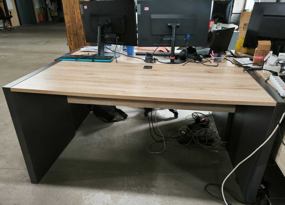 biurko BRW 160x70 antracyt loft używane 30 szt.