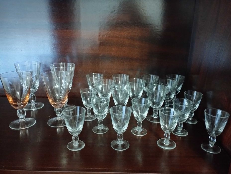 Vendo Conjunto de Copos de Cristal Antigos