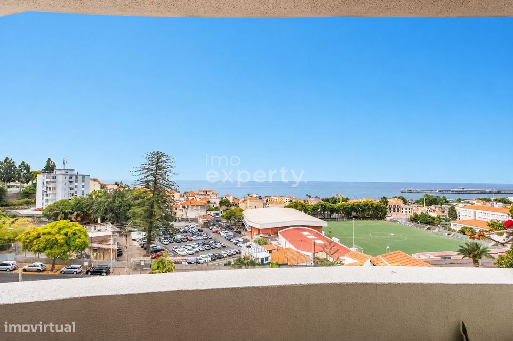 T2 com Vista Porto do Funchal no Último Piso | Conde de Carvalhal, Mad