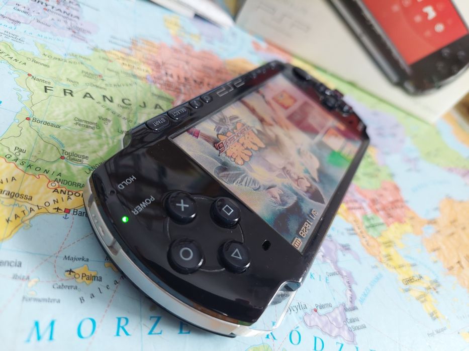 Konsola sony psp 3004 slim piano black zestaw 32gb 100 gier