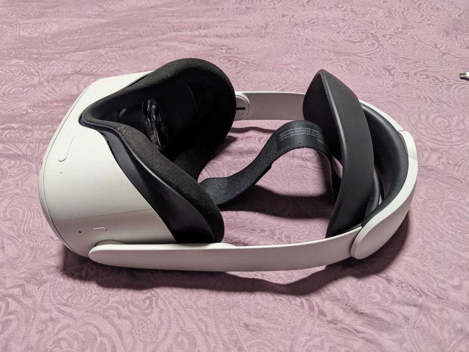 VR-окуляри Meta Oculus Quest 2 64 Гб комплект
