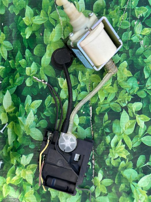 Pompa z blokiem przepływowym - Krups Nespresso Inissia XN100110