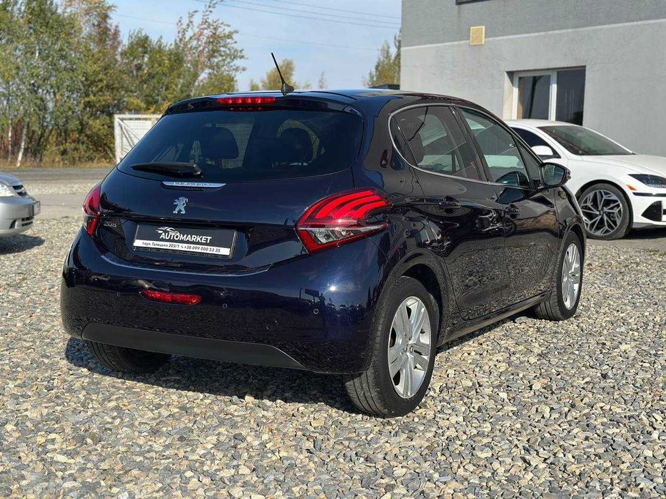 Peugeot 208 2019рік 1.2 Бензин Автомат