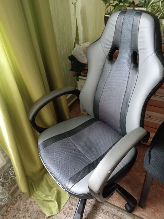 Продам крісло ігрове компютерне