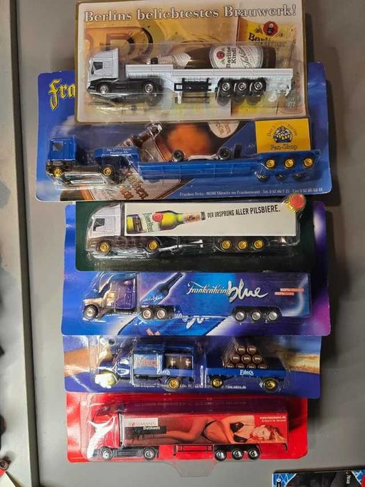 25 Miniaturas de Camiões Publicitários