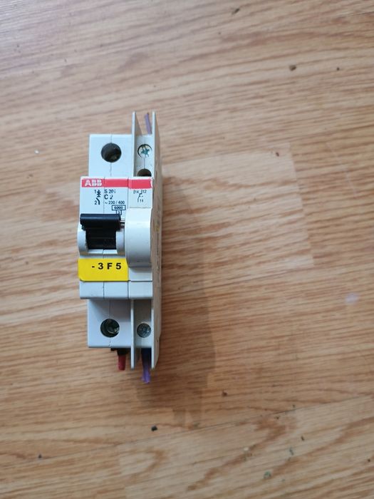 Włącznik nadpradowy ABB