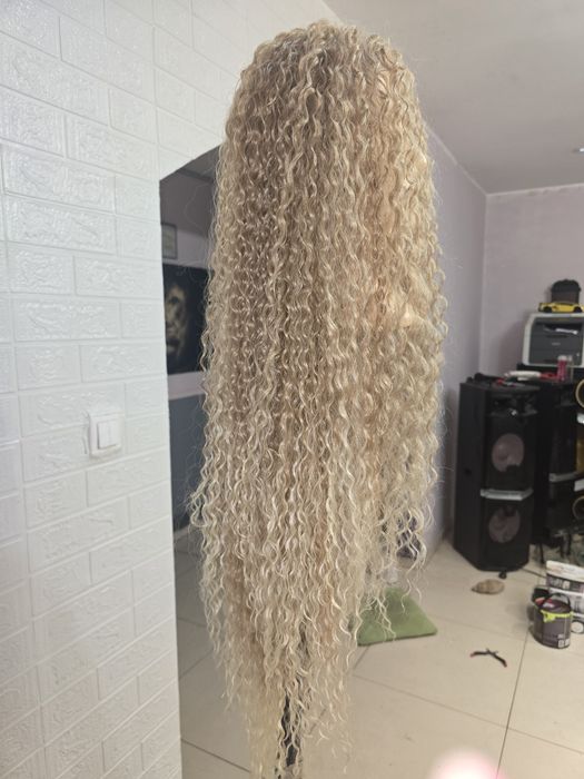 Peruka blond falowana
