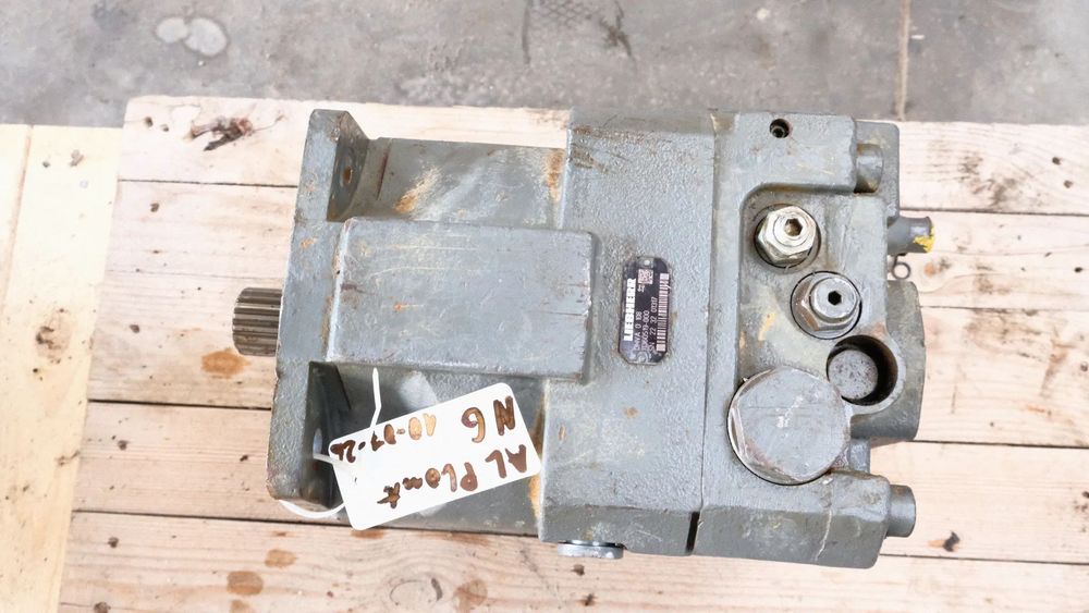 Silnik  A314,A316,,A900,A904,A914,A924,A934hydrauliczny  jazdy liebherr DMVA 0 108