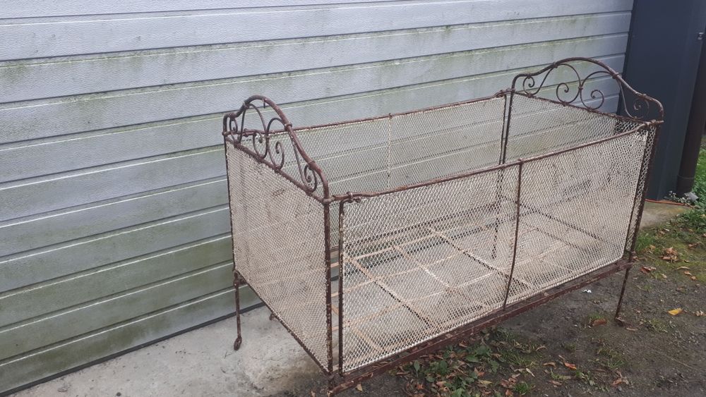 Łóżko dziecięce -zabytkowe, składane