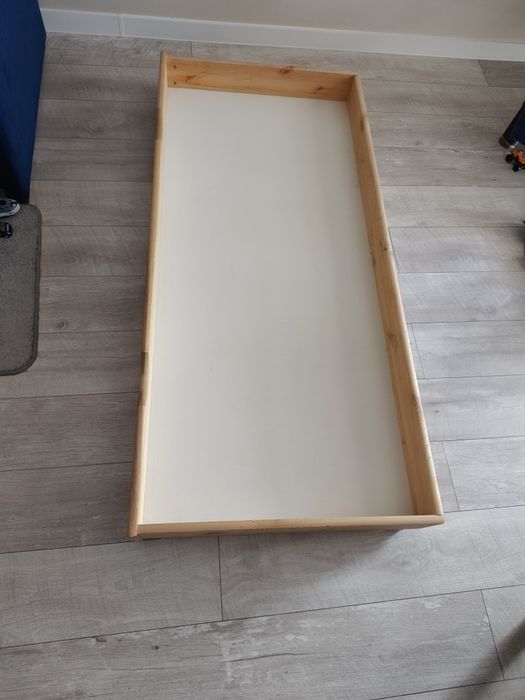 Szuflada pod łóżko
