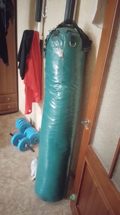 Продам боксерскую грушу