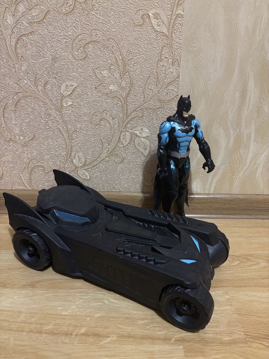 Машина бетмен з бетменом