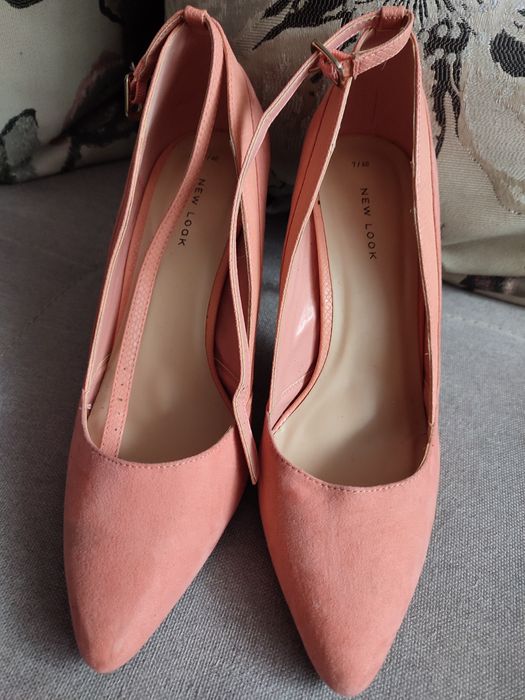 Віддам безкоштовно туфлі