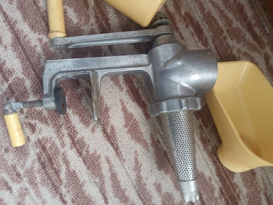 Продам ручную соковыжималку