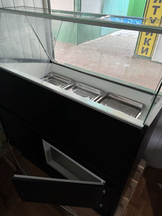 Холодильна вітрина нова