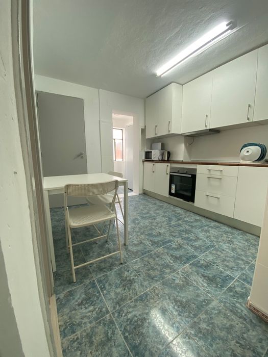 Quarto Mobilado para Arrendar | 425€/mês com Despesas Incluídas