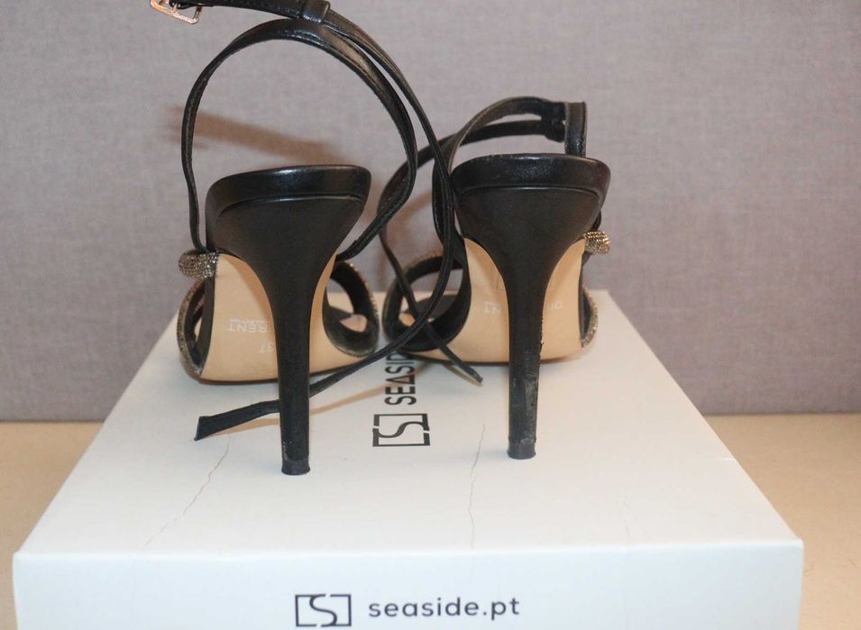 Sandálias Salto Alto - Different