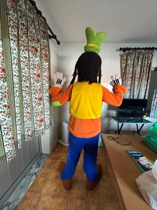 Mascote Pateta Completa