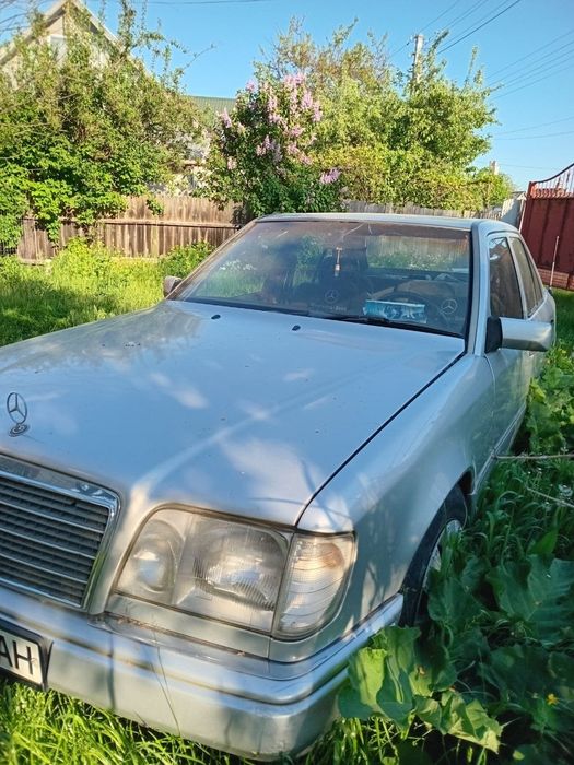 автомобіль MERCEDES-BENZ E 320