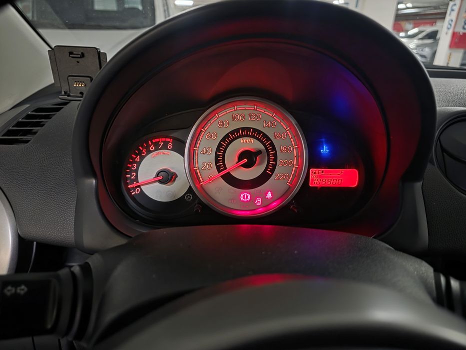 Vendo mazda 2 com 109900 kms