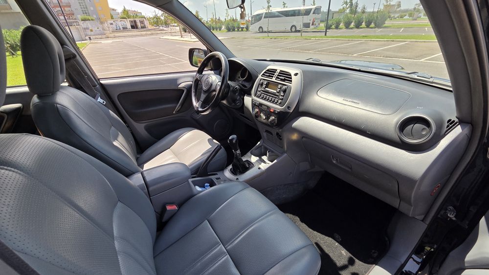 Toyota RAV4 2.0 D4D -Revisão Feita