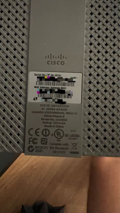 Продам разом  сет роутер cisco linksys ae 4500 та linksys e2000