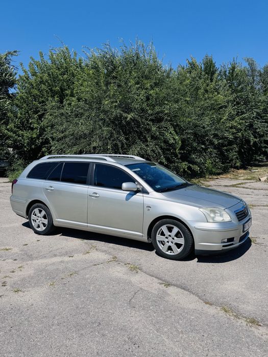 Продам Toyota Avensis 2003 року 2.0 D4D