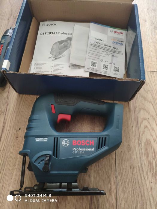 Аккумуляторный лобзик Bosch GST 183-LI Professional