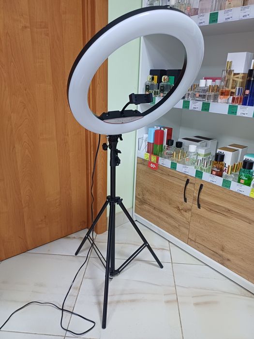 Кільцева лампа зі штативом LJJ-18"